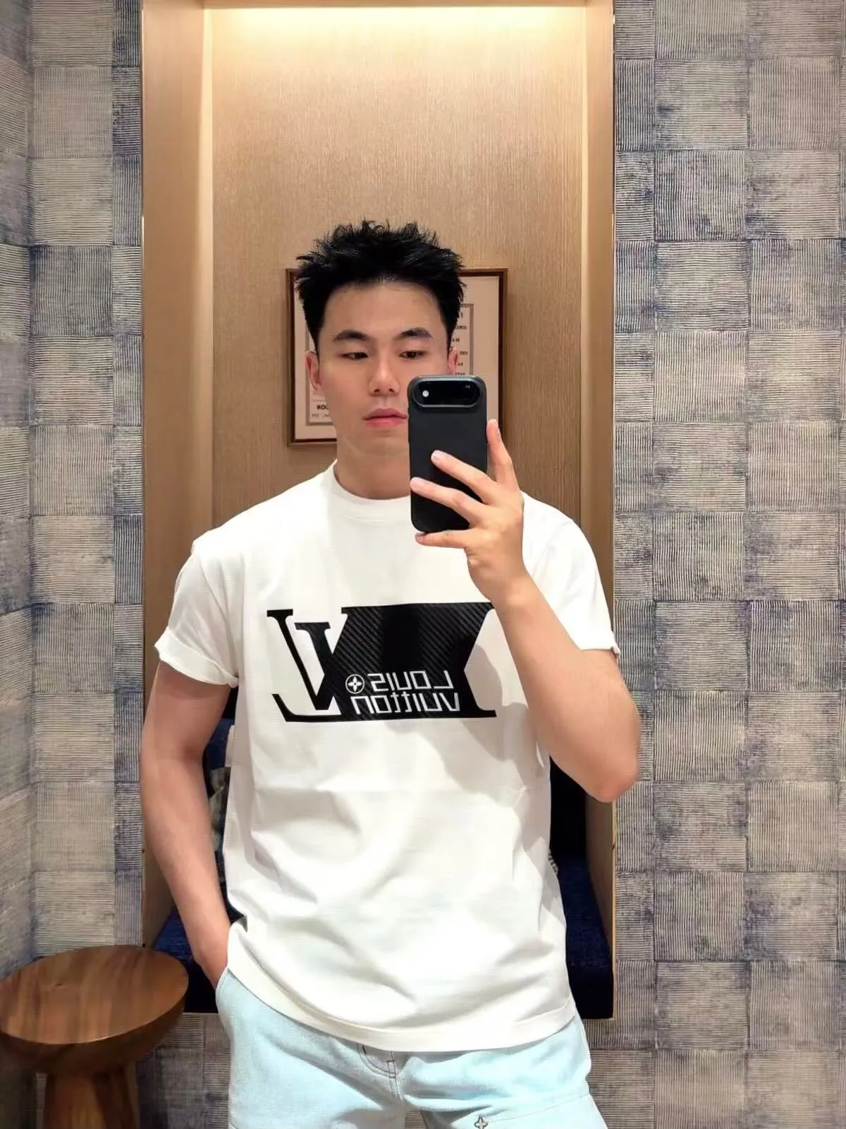 Louis Vuitton/ logo